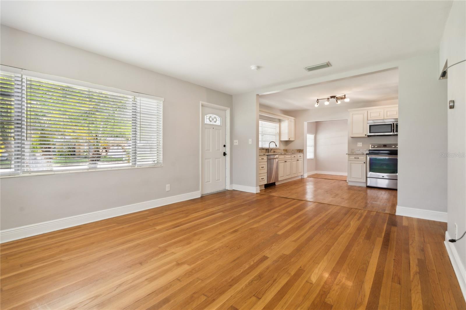 MANHATTAN MANOR 3 - Residential Lease