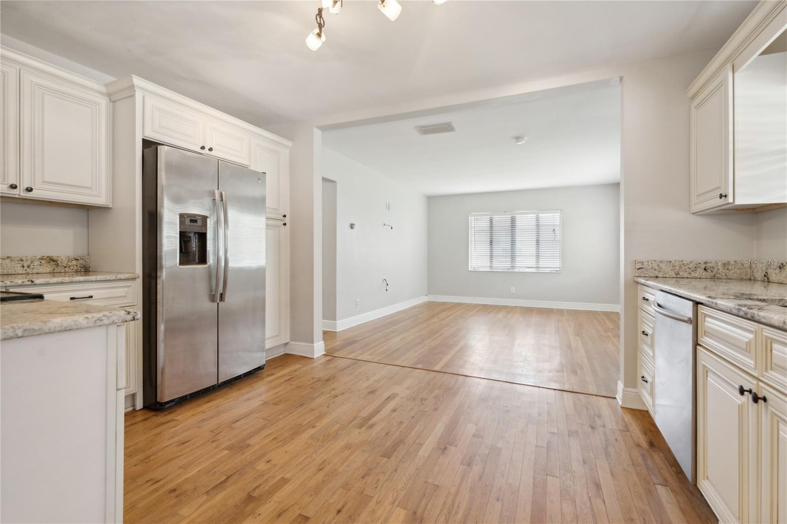 MANHATTAN MANOR 3 - Residential Lease