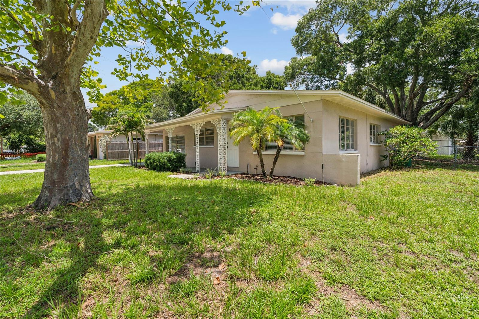 MANHATTAN MANOR 3 - Residential Lease