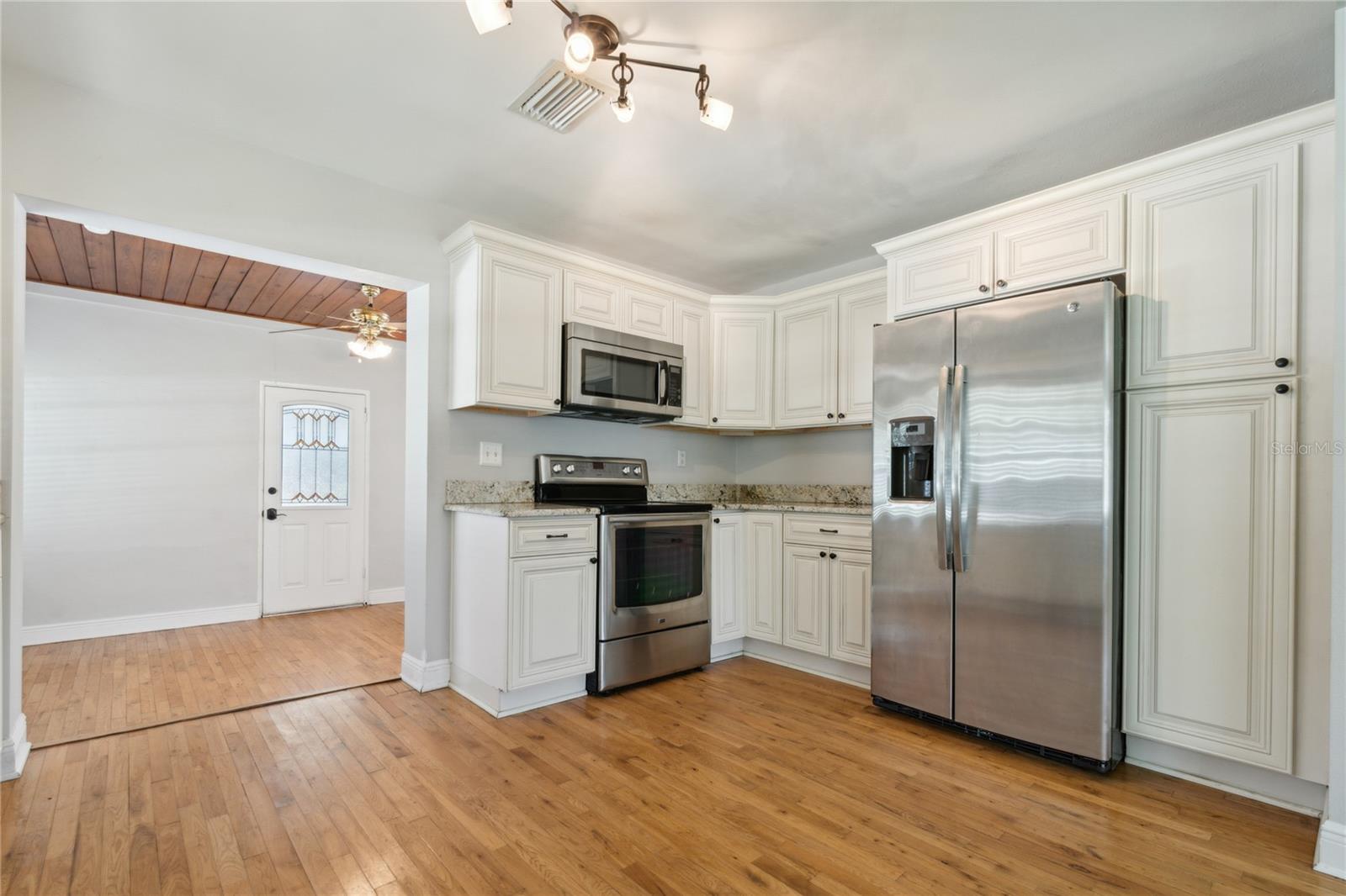 MANHATTAN MANOR 3 - Residential Lease