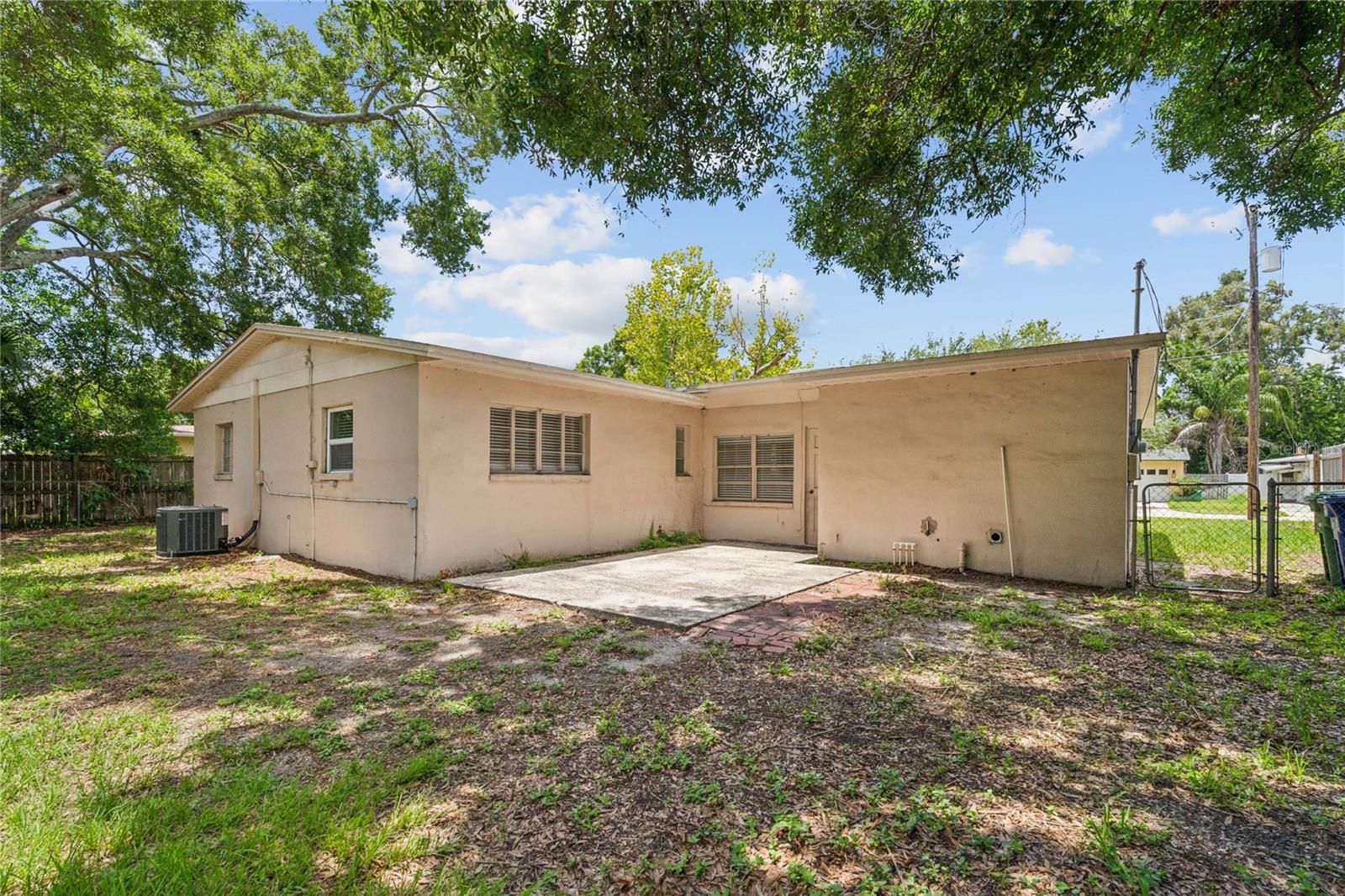 MANHATTAN MANOR 3 - Residential Lease