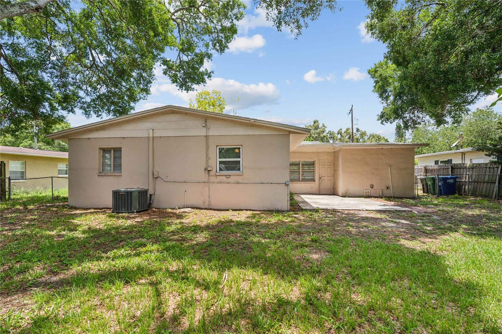 MANHATTAN MANOR 3 - Residential Lease