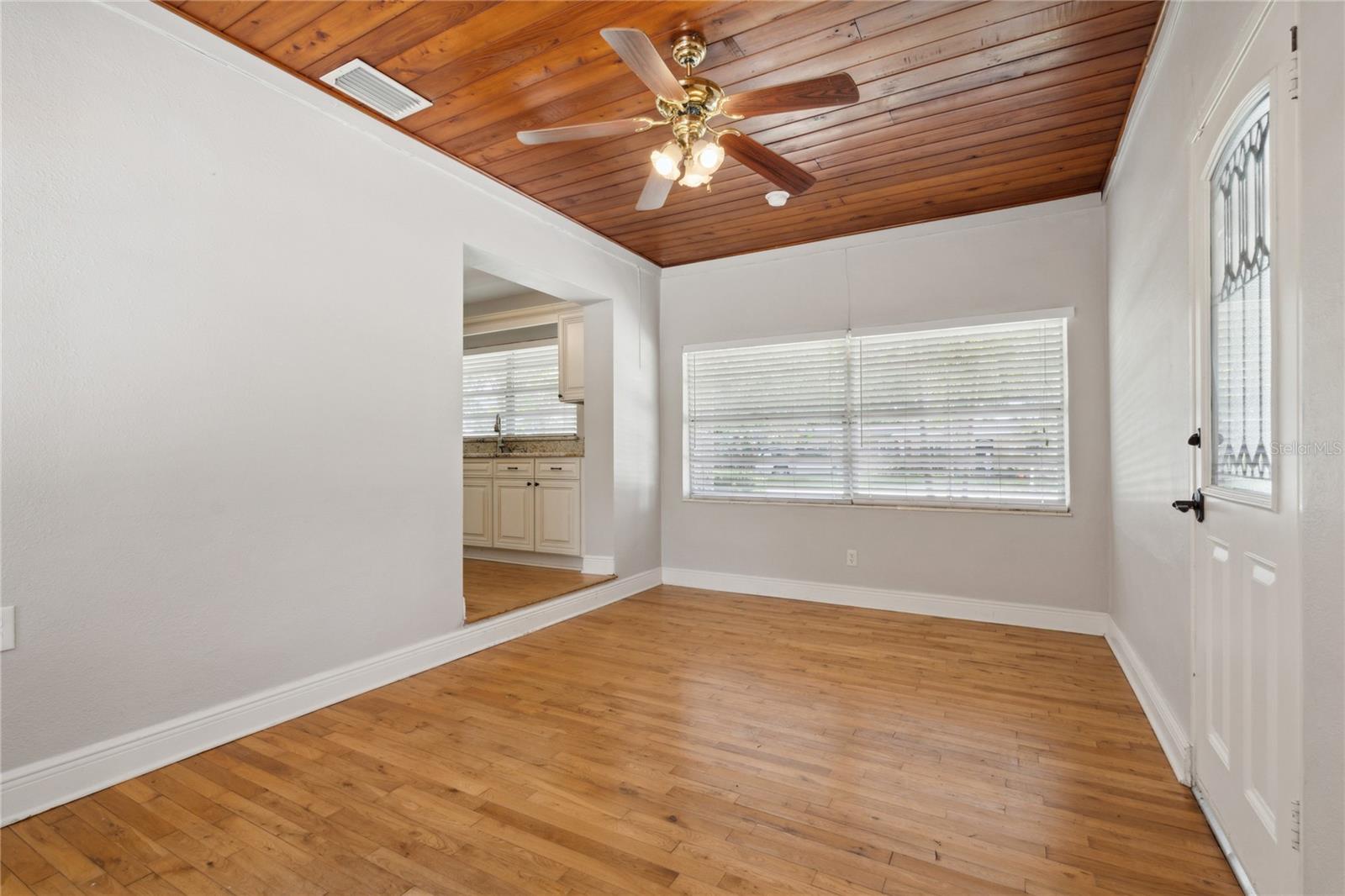 MANHATTAN MANOR 3 - Residential Lease