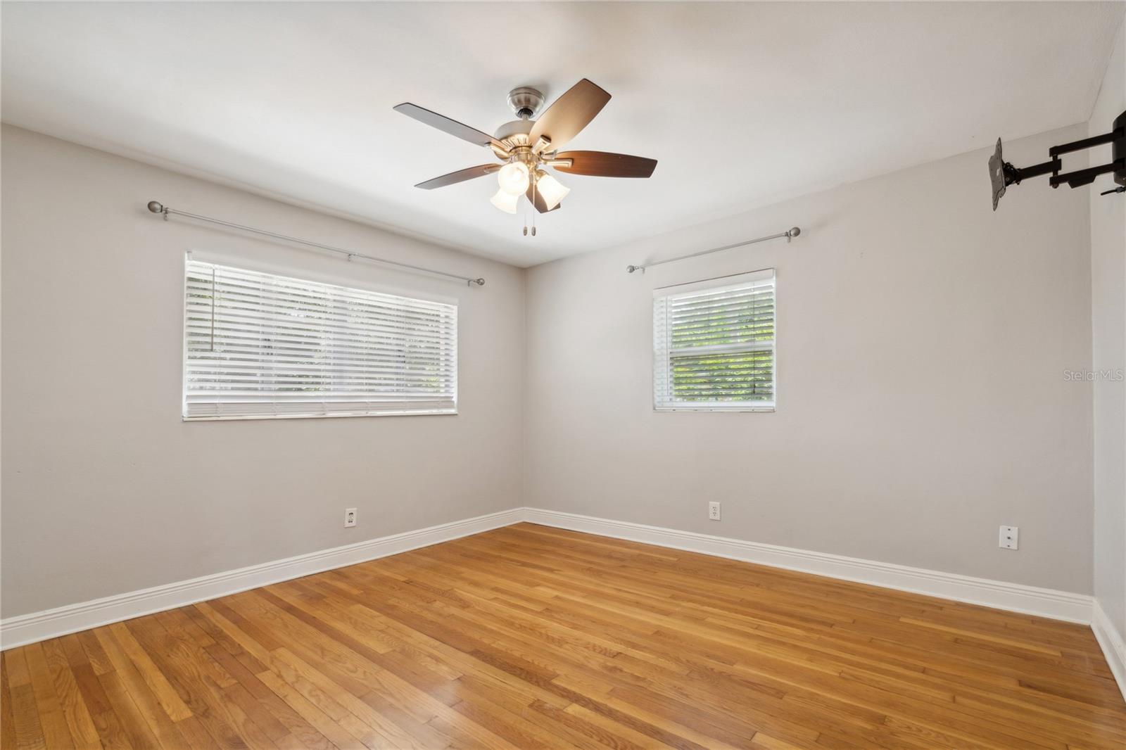 MANHATTAN MANOR 3 - Residential Lease