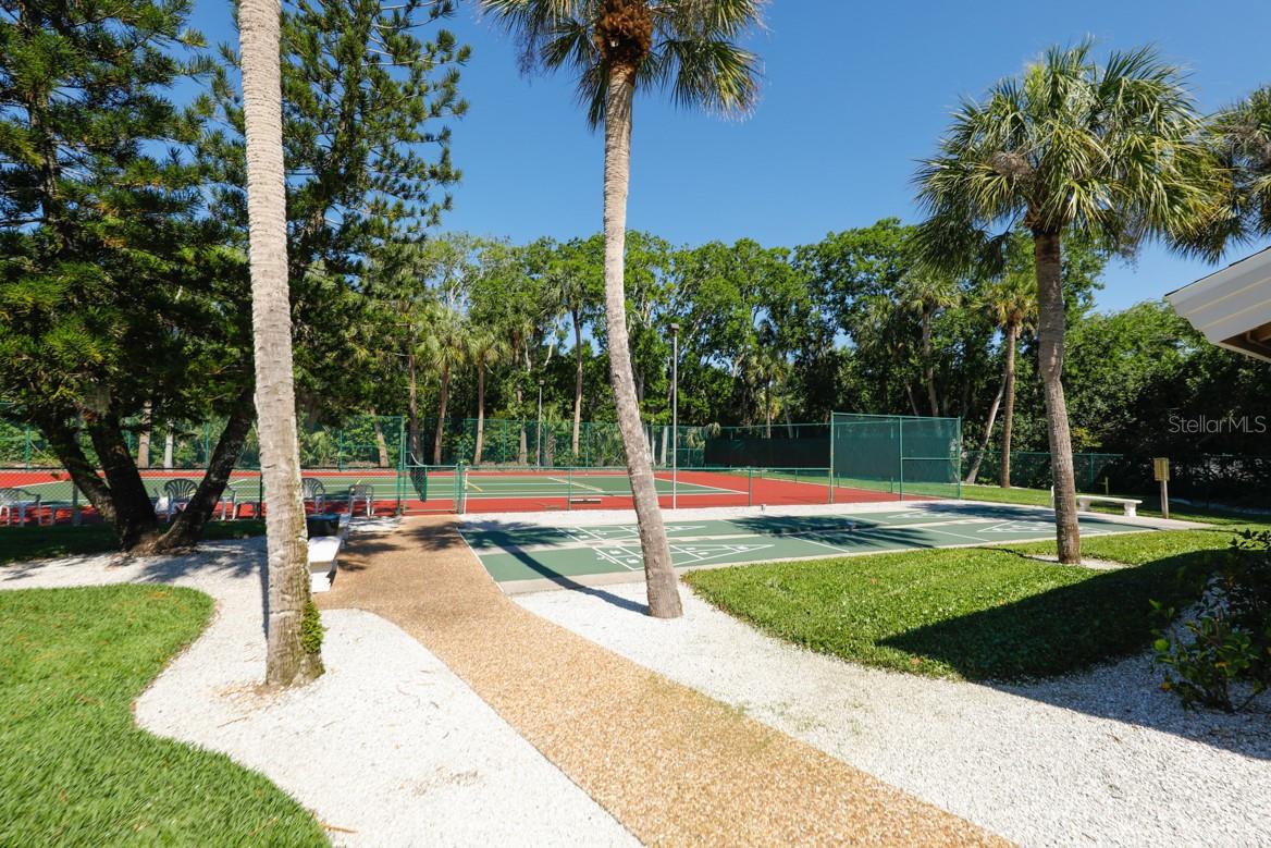 VILLAGE GARDENS PH 2 - Residential Lease