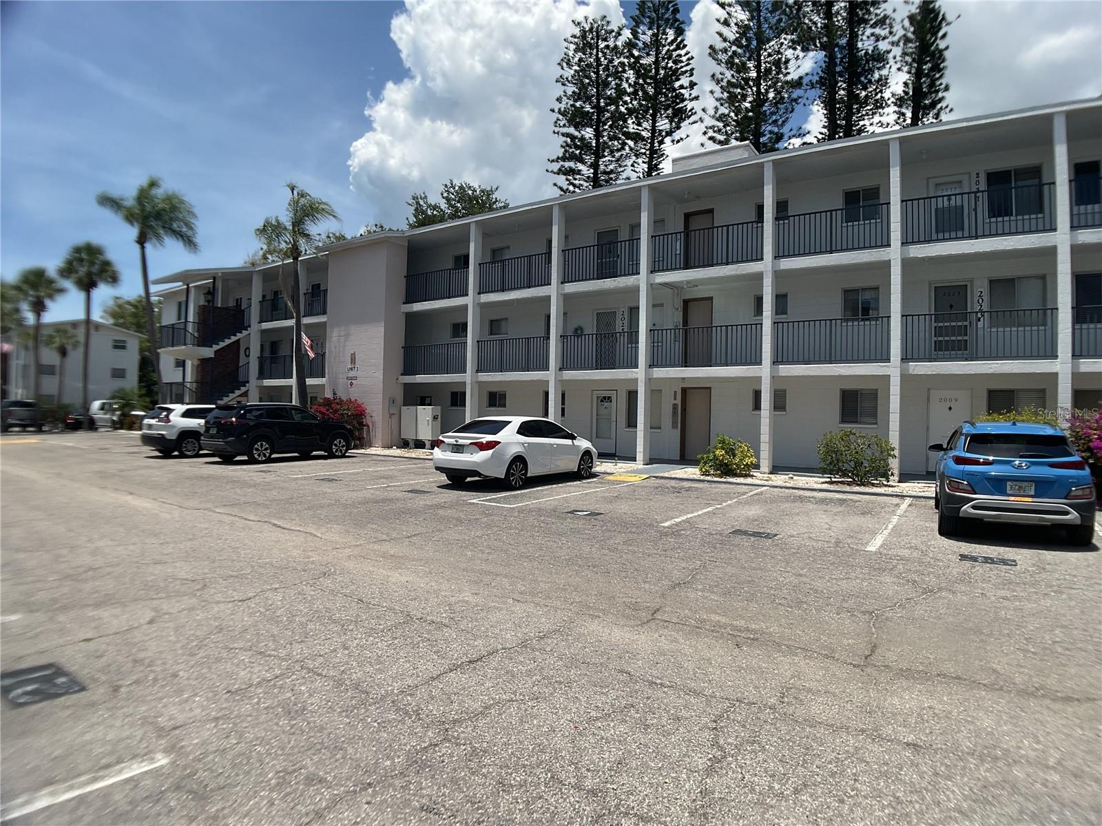 THE THIRD BAYSHORE - Residential