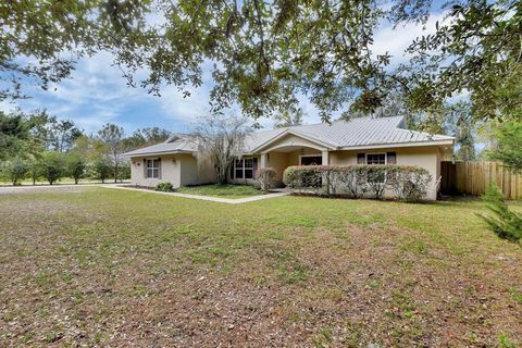 A home in DELAND