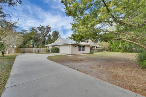 A home in DELAND