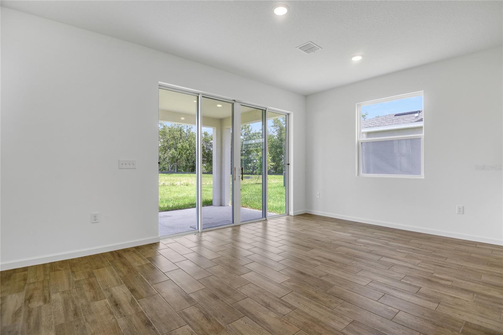 SEASONS AT SHORES OF LAKE DELL - Residential