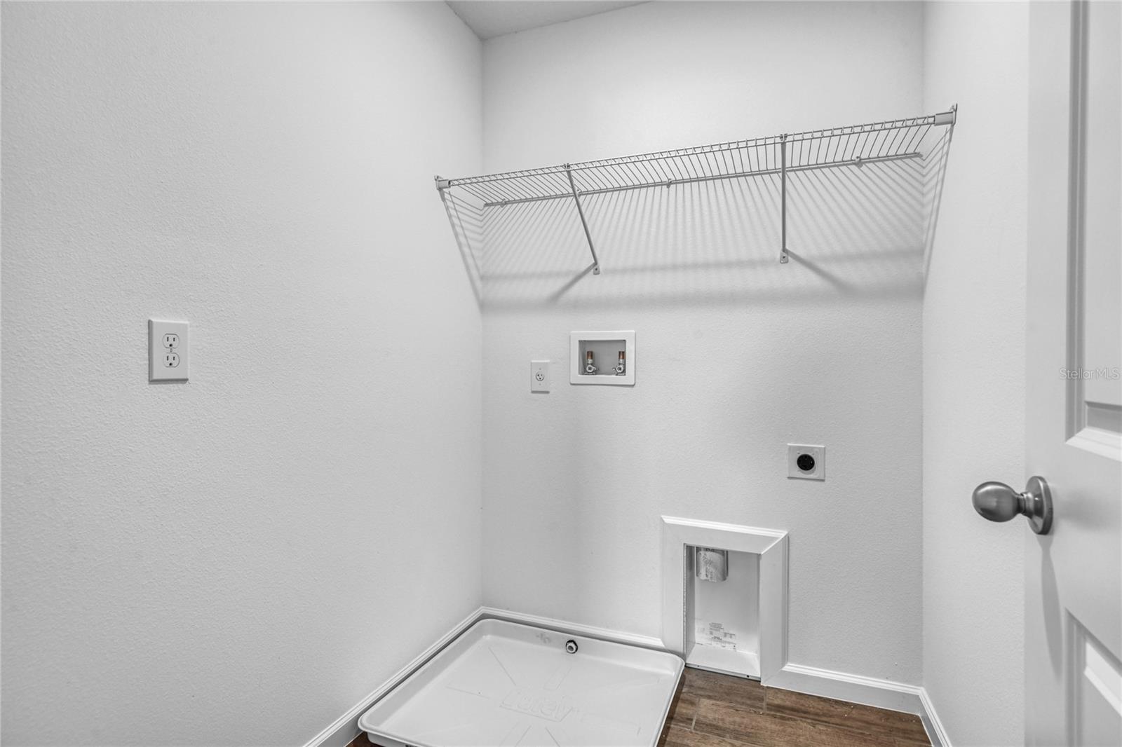 SEASONS AT SHORES OF LAKE DELL - Residential