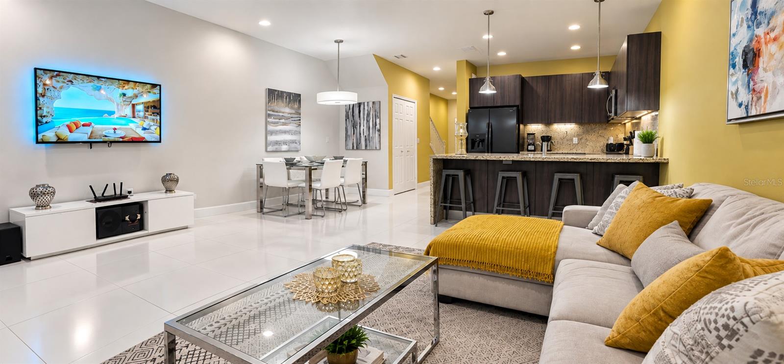 1532 RETREAT CIRCLE