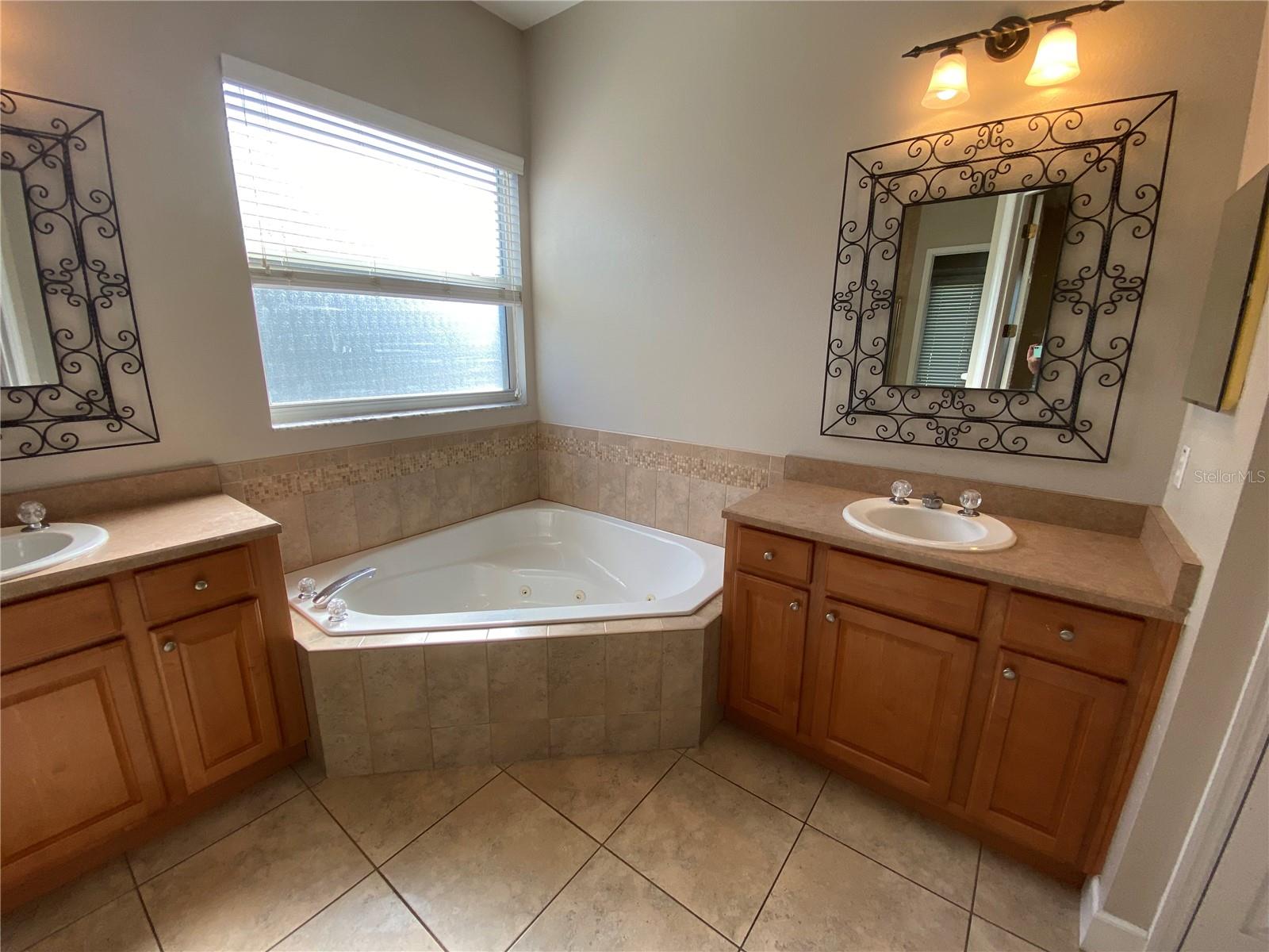 HIDDEN OAKS AT SPRUCE CREEK - Residential