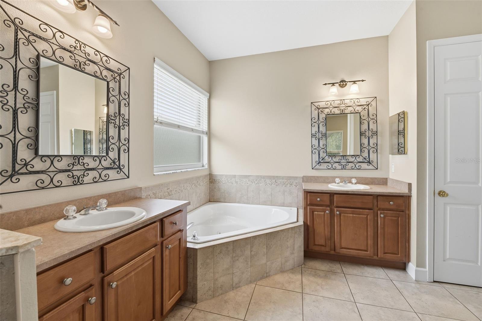 HIDDEN OAKS AT SPRUCE CREEK - Residential