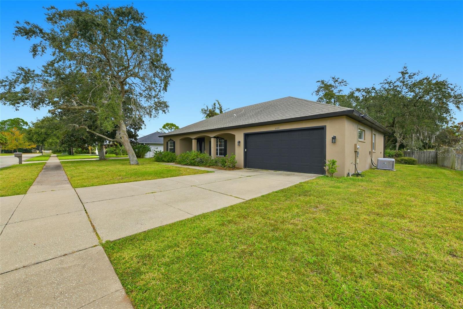 HIDDEN OAKS AT SPRUCE CREEK - Residential