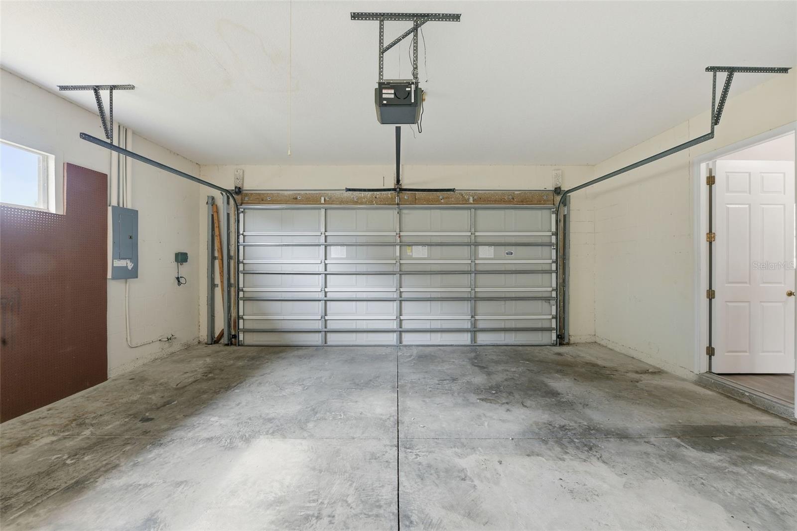 HIDDEN OAKS AT SPRUCE CREEK - Residential