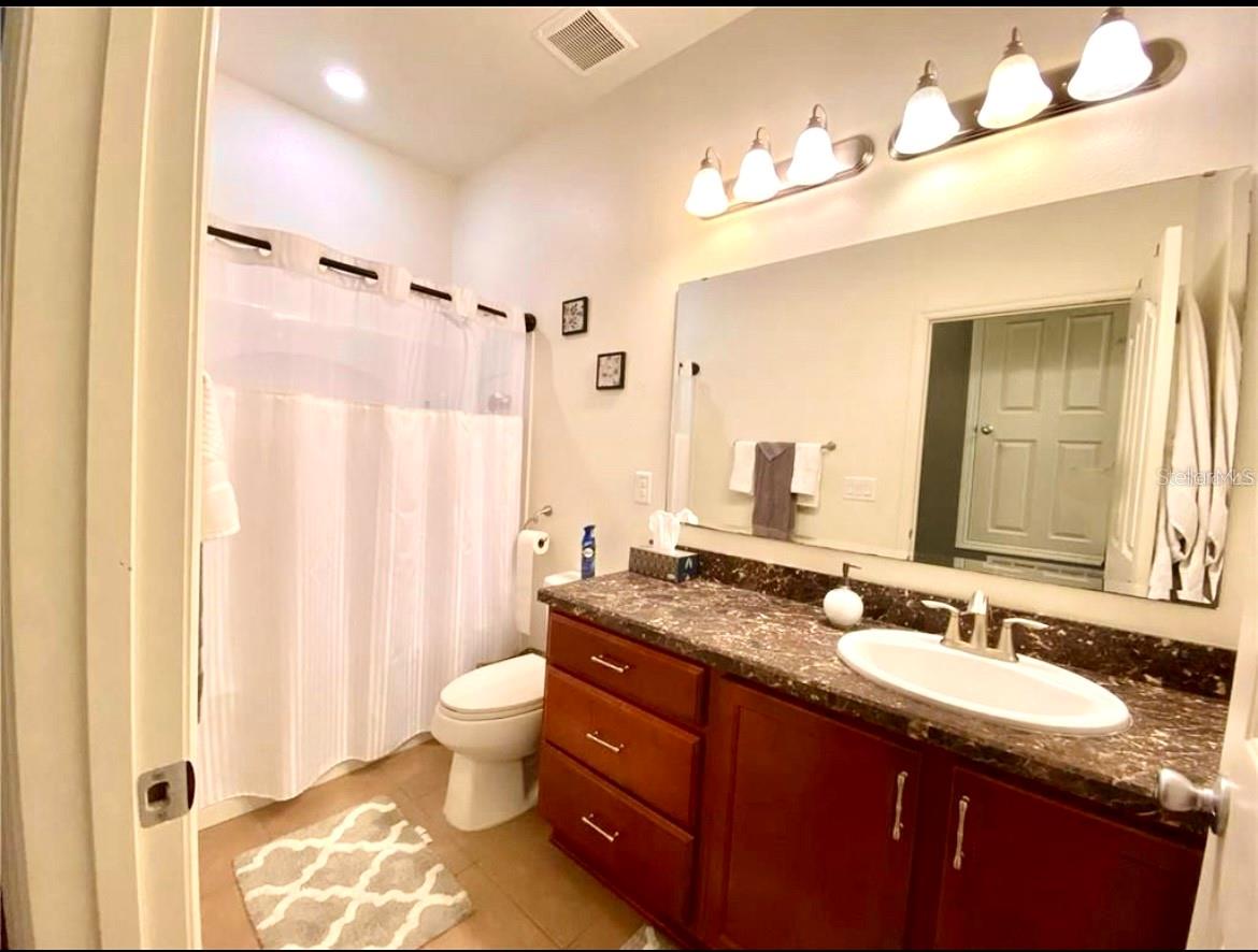 SHINGLE CRK RESERVE/OAKS PH 3 - Residential Lease