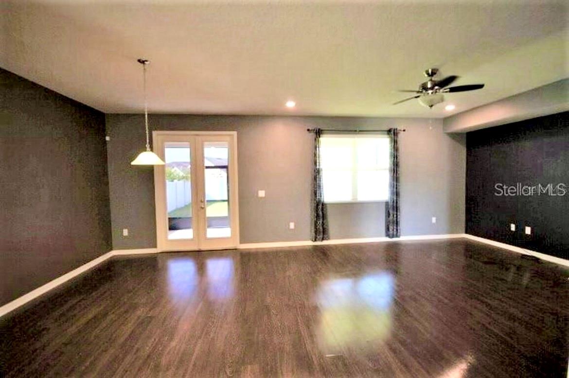 SHINGLE CRK RESERVE/OAKS PH 3 - Residential Lease