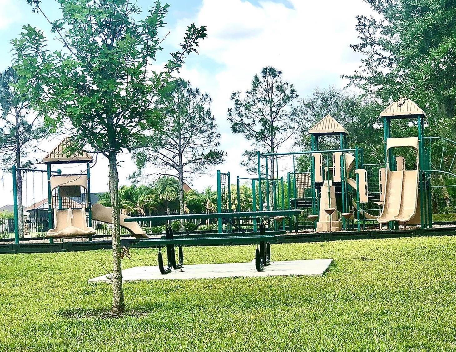 SHINGLE CRK RESERVE/OAKS PH 3 - Residential Lease