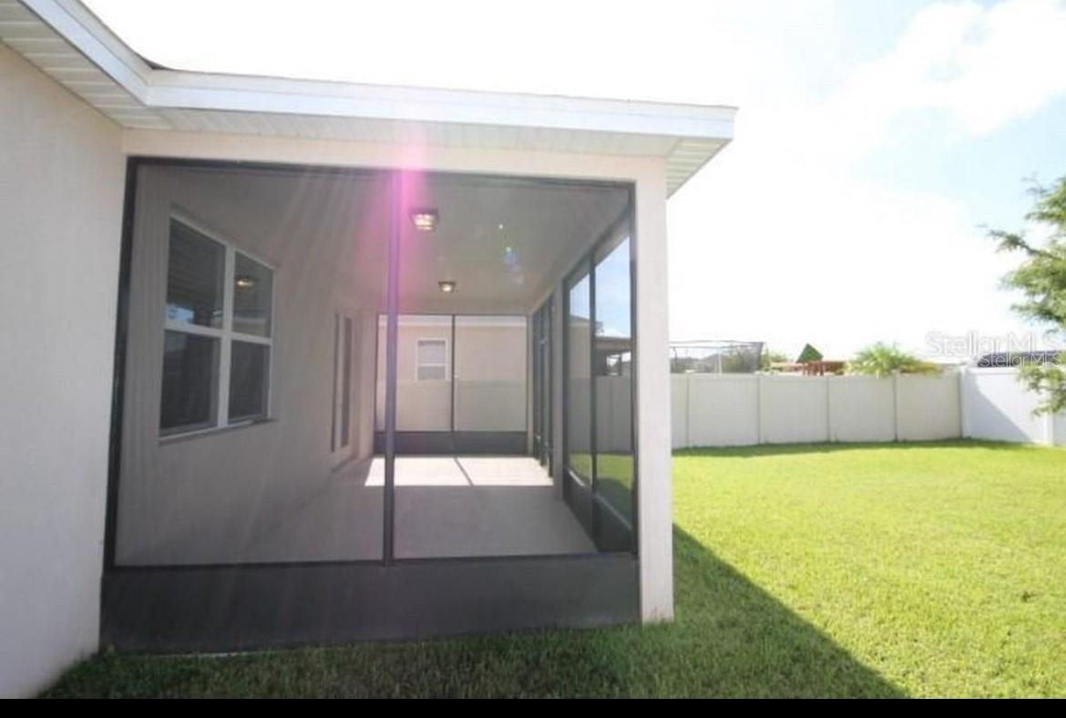 SHINGLE CRK RESERVE/OAKS PH 3 - Residential Lease