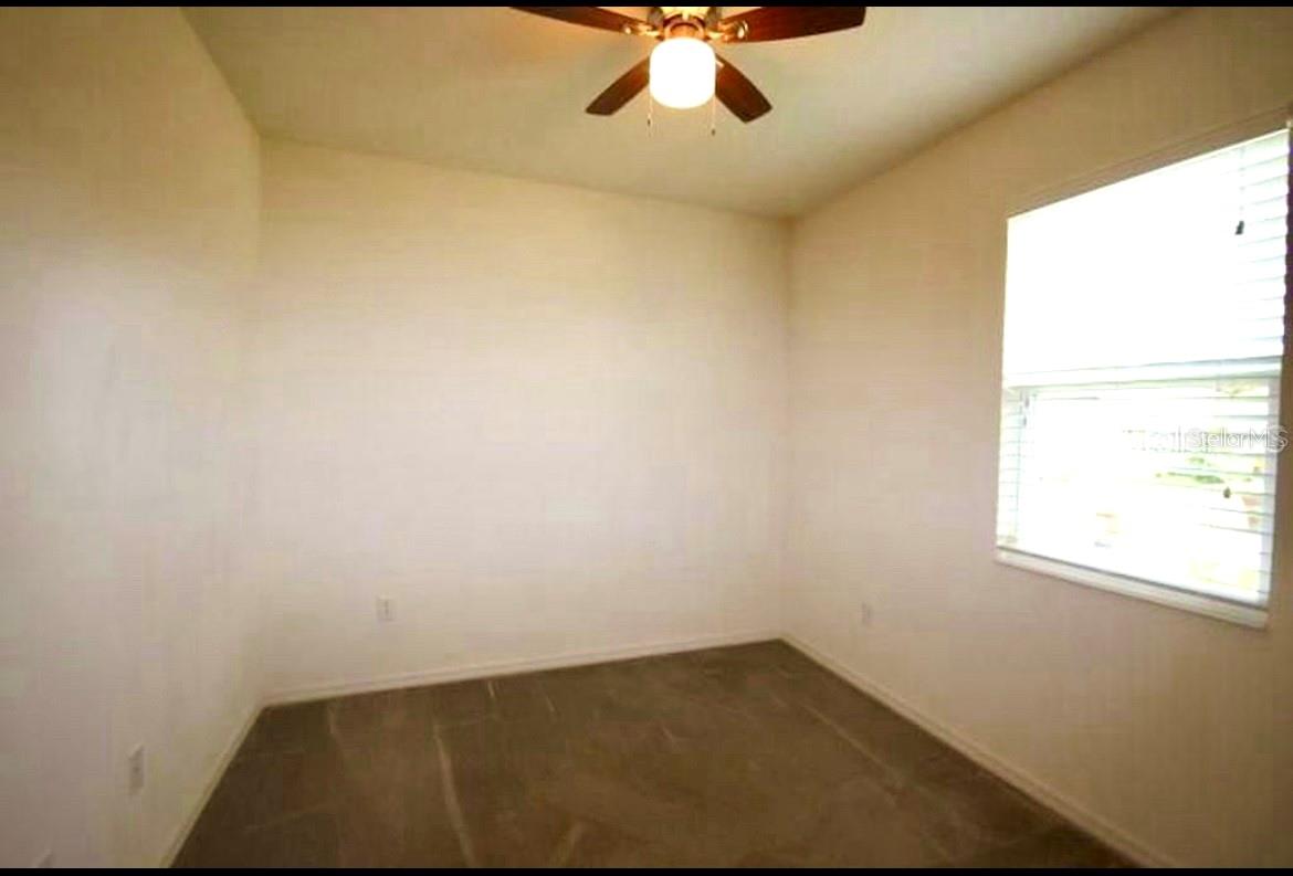 SHINGLE CRK RESERVE/OAKS PH 3 - Residential Lease