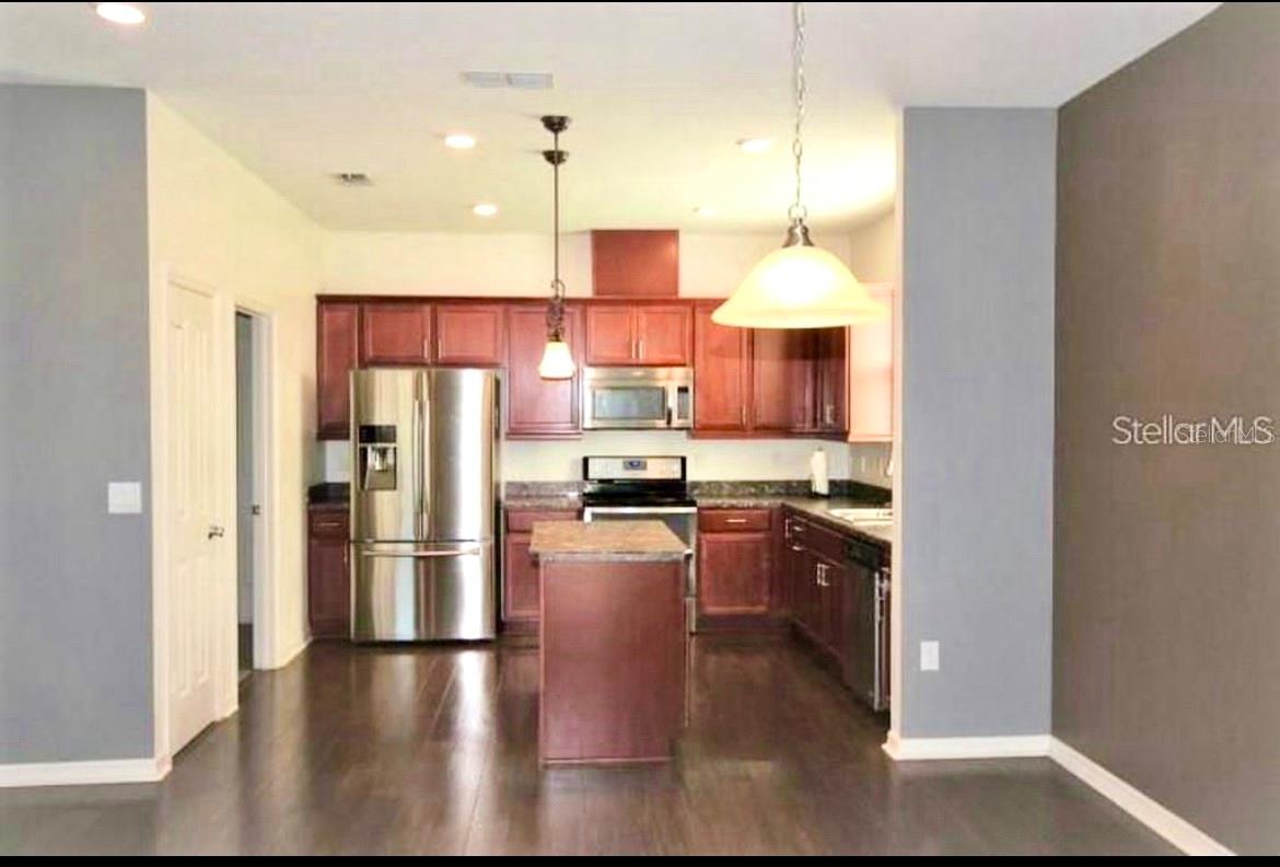 SHINGLE CRK RESERVE/OAKS PH 3 - Residential Lease