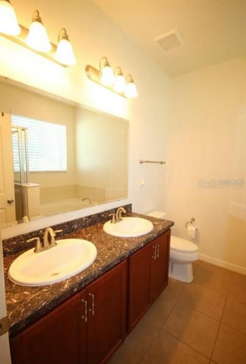 SHINGLE CRK RESERVE/OAKS PH 3 - Residential Lease