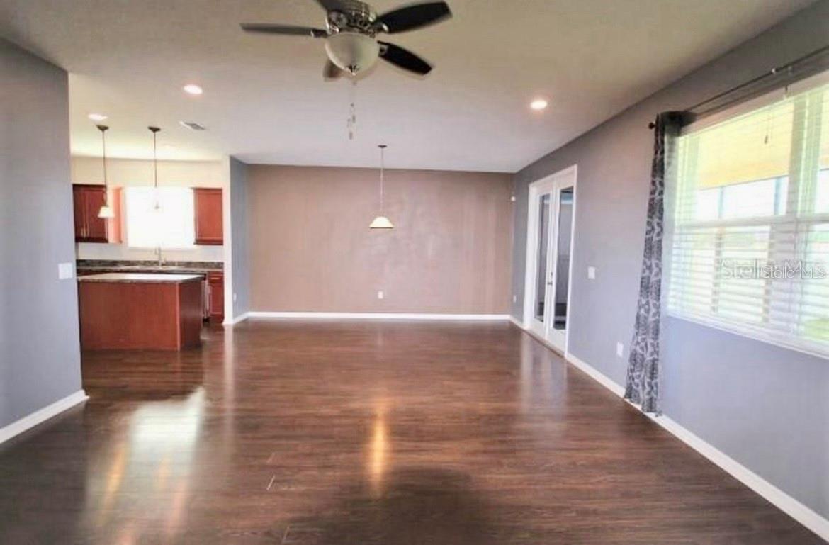 SHINGLE CRK RESERVE/OAKS PH 3 - Residential Lease