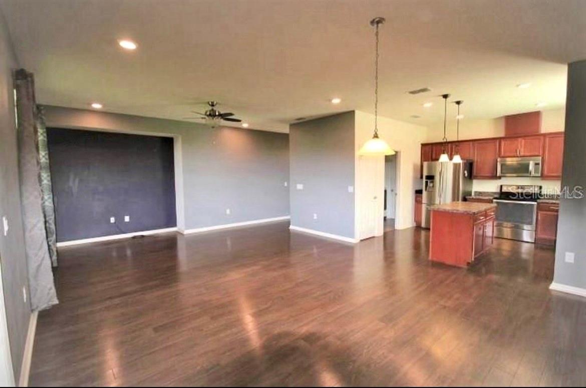 SHINGLE CRK RESERVE/OAKS PH 3 - Residential Lease