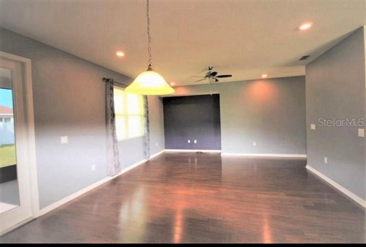 SHINGLE CRK RESERVE/OAKS PH 3 - Residential Lease