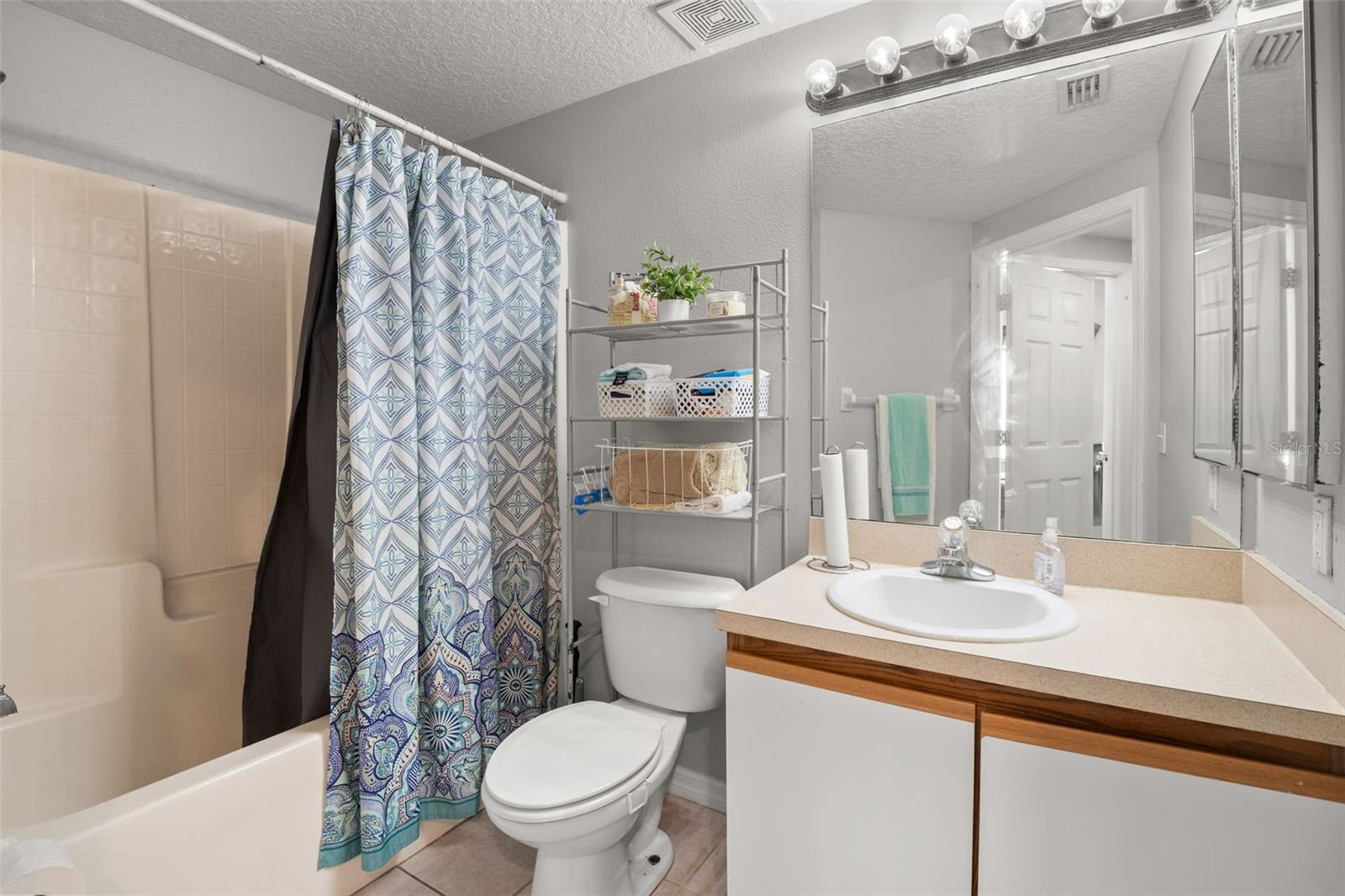 VILLAGES OF BLOOMINGDALE CONDO - Residential