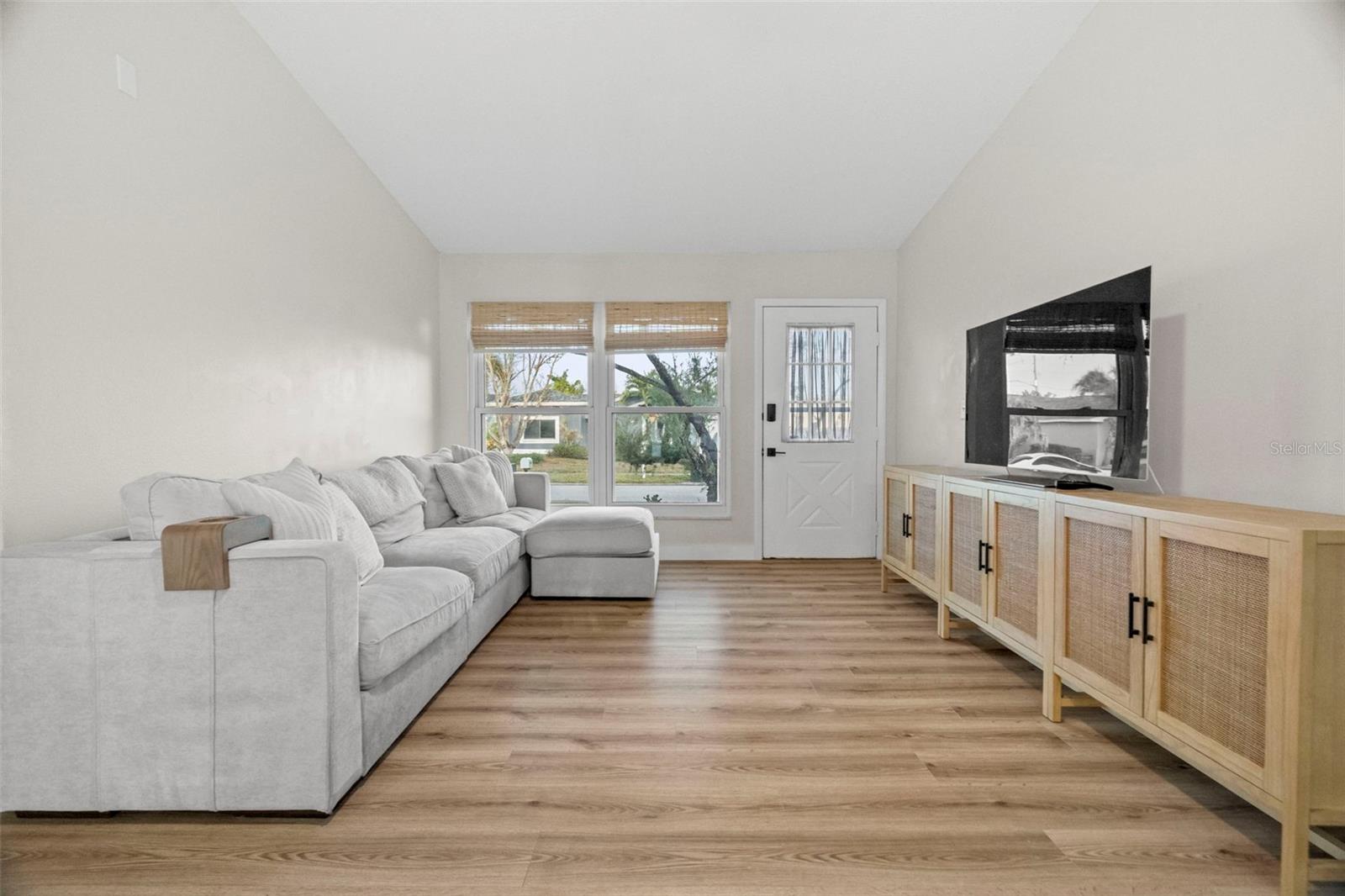 AUTUMN RUN - Residential