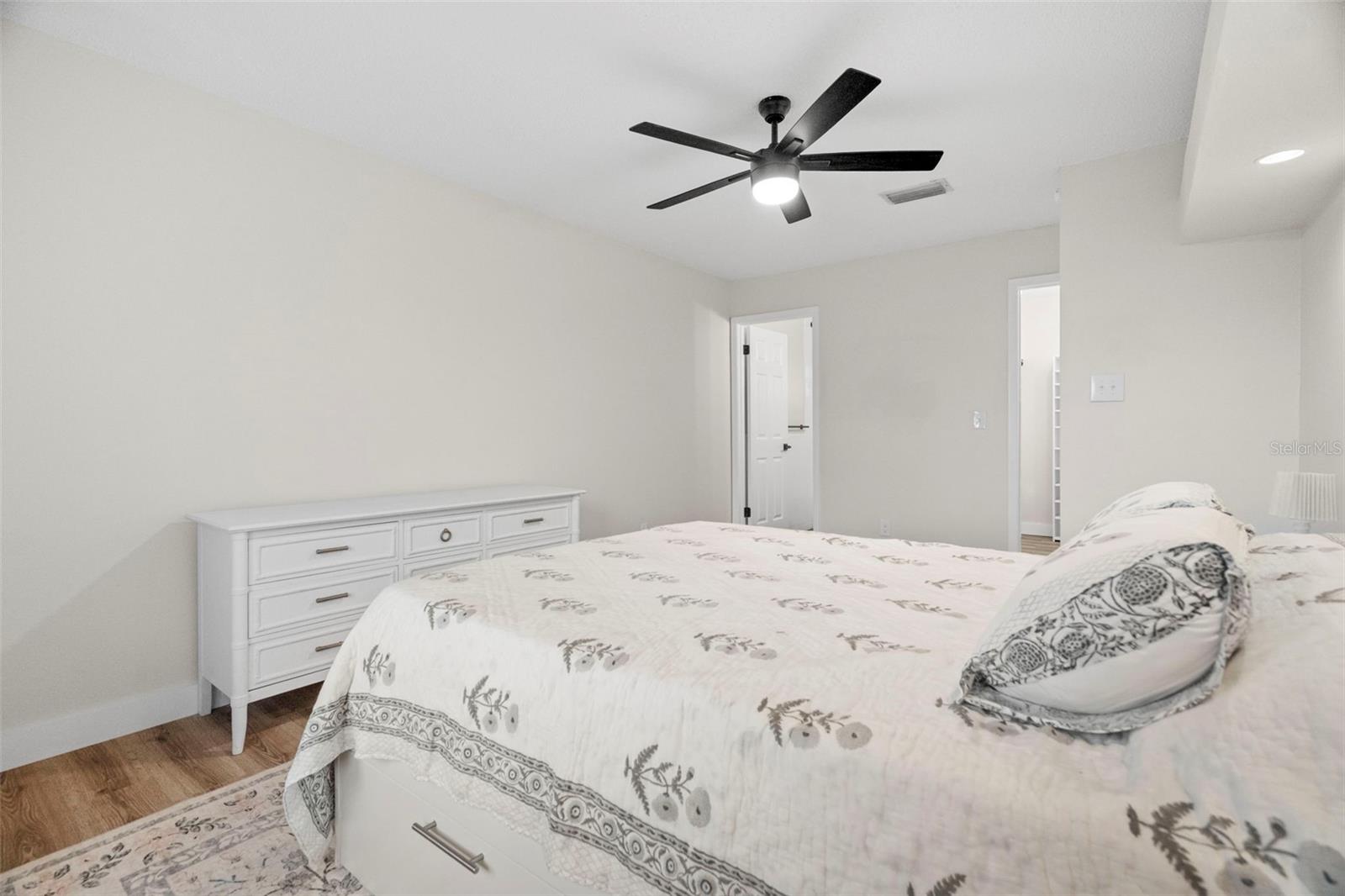 AUTUMN RUN - Residential