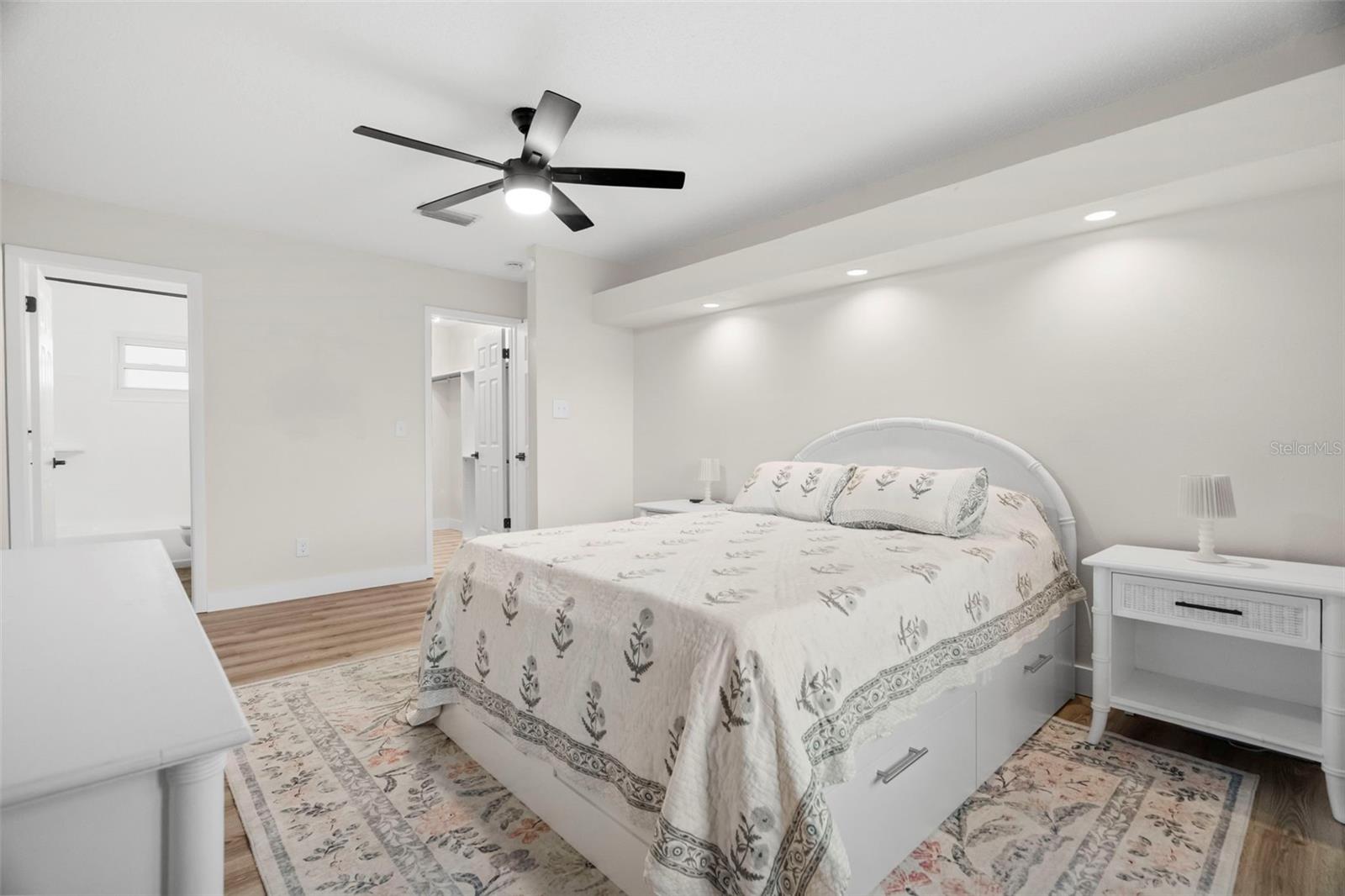 AUTUMN RUN - Residential