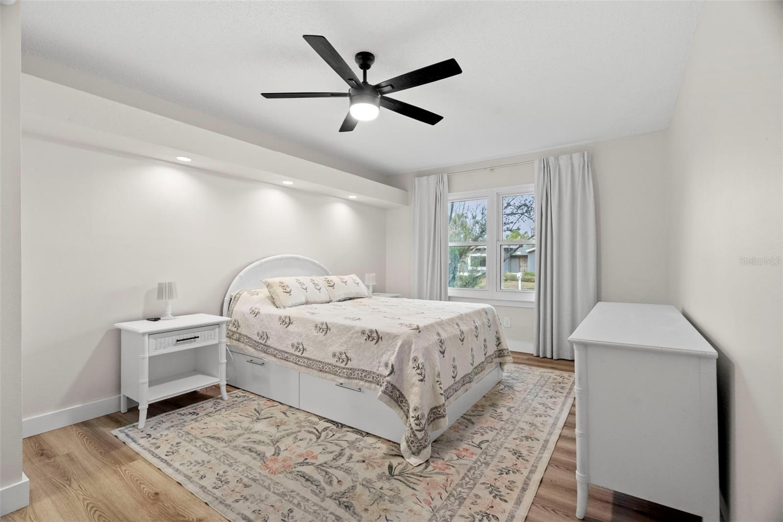 AUTUMN RUN - Residential