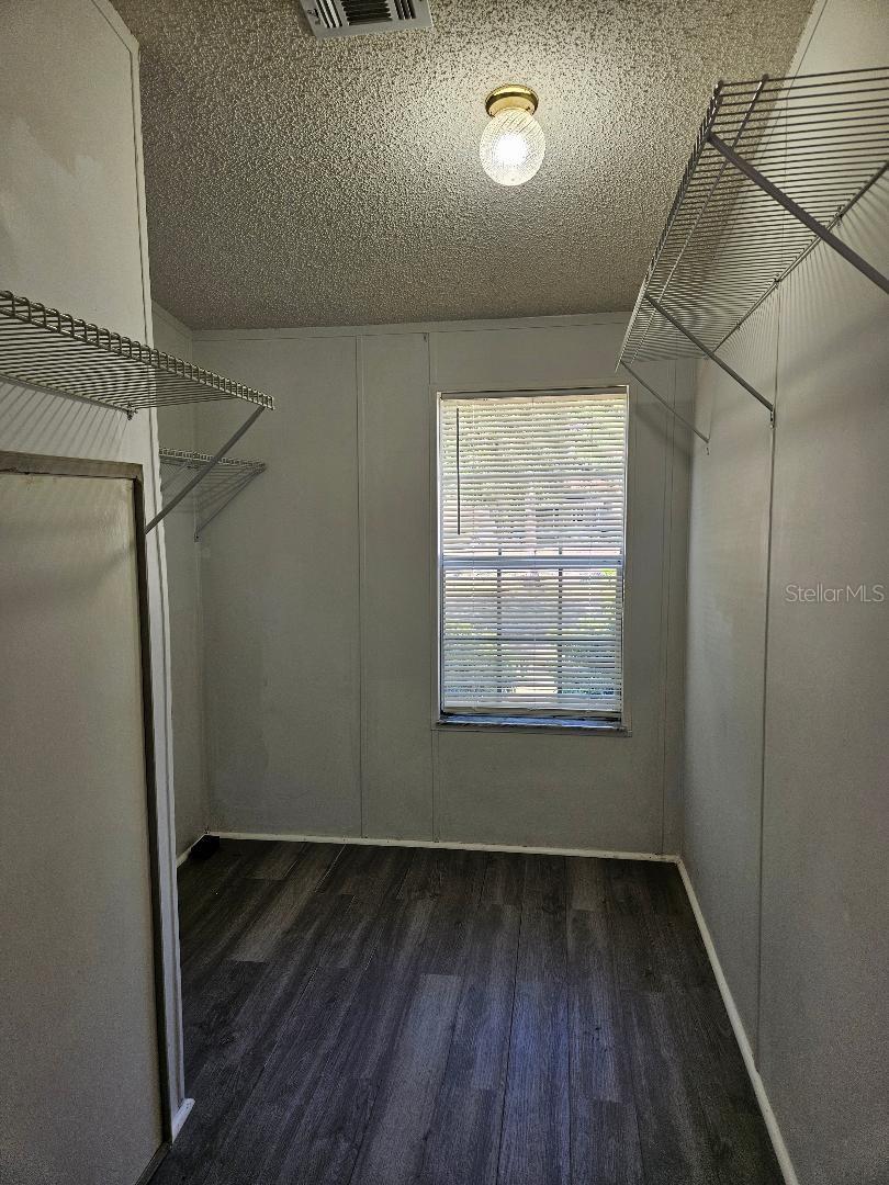 ROLLING HILLS - Residential