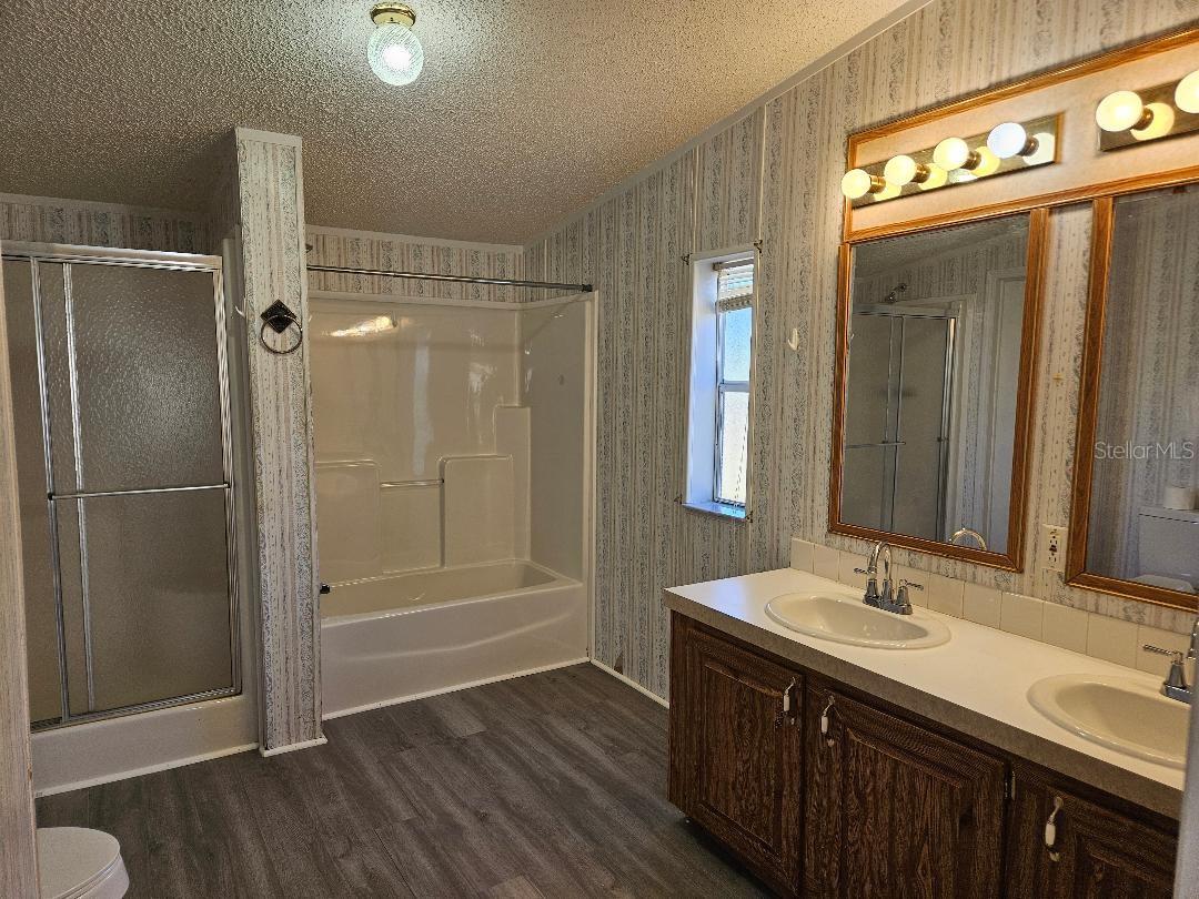 ROLLING HILLS - Residential