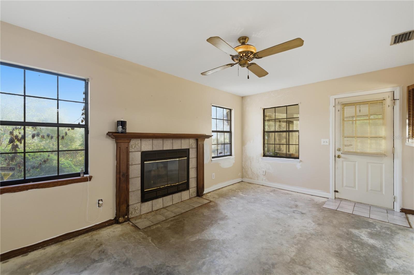 STONE HILL - Residential