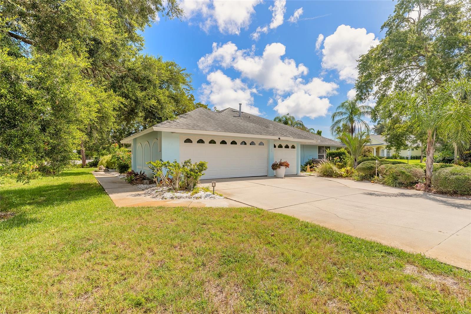 904 CLUBHOUSE BOULEVARD