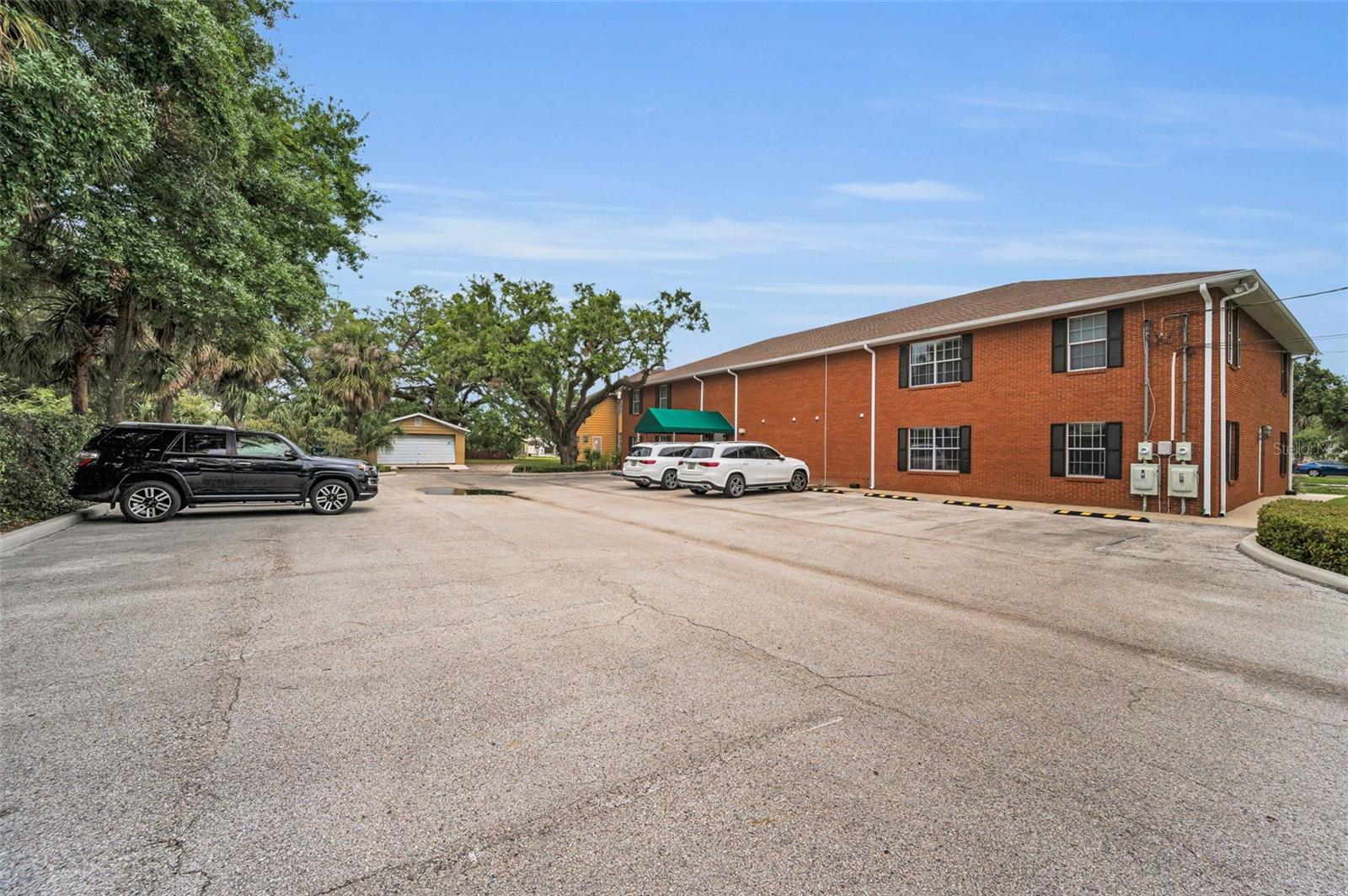 WEST END,KELLYS ALICE SUB - Commercial Sale