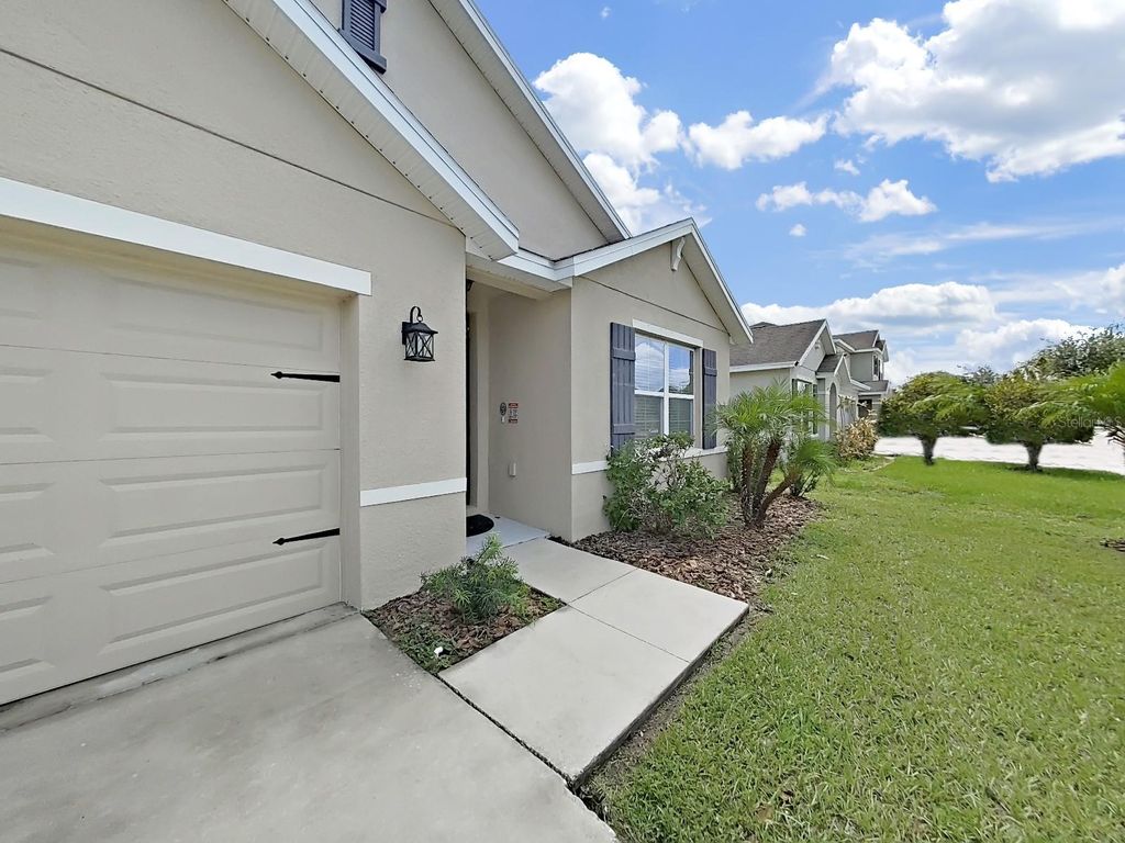 Photo of 8112 Bilston Village Lane, Gibsonton, FL 33534 (MLS # TB8472185)