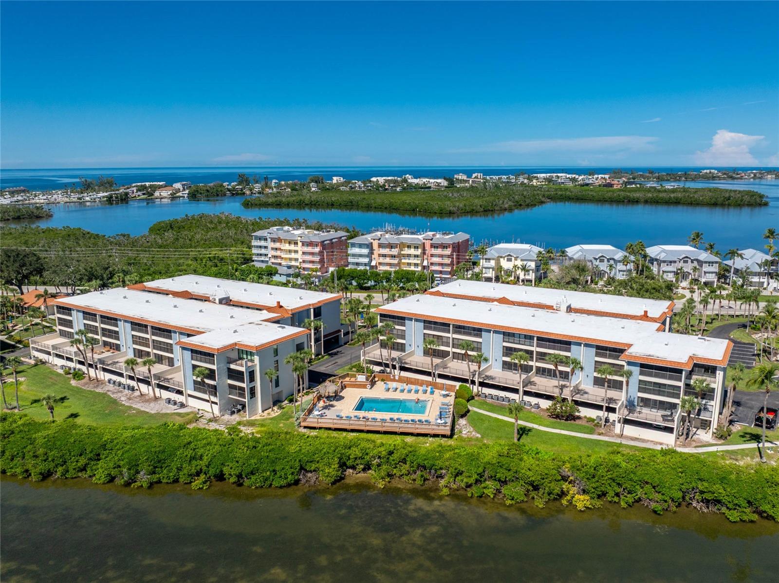 SANDPIPER KEY BLDG 04 - Residential