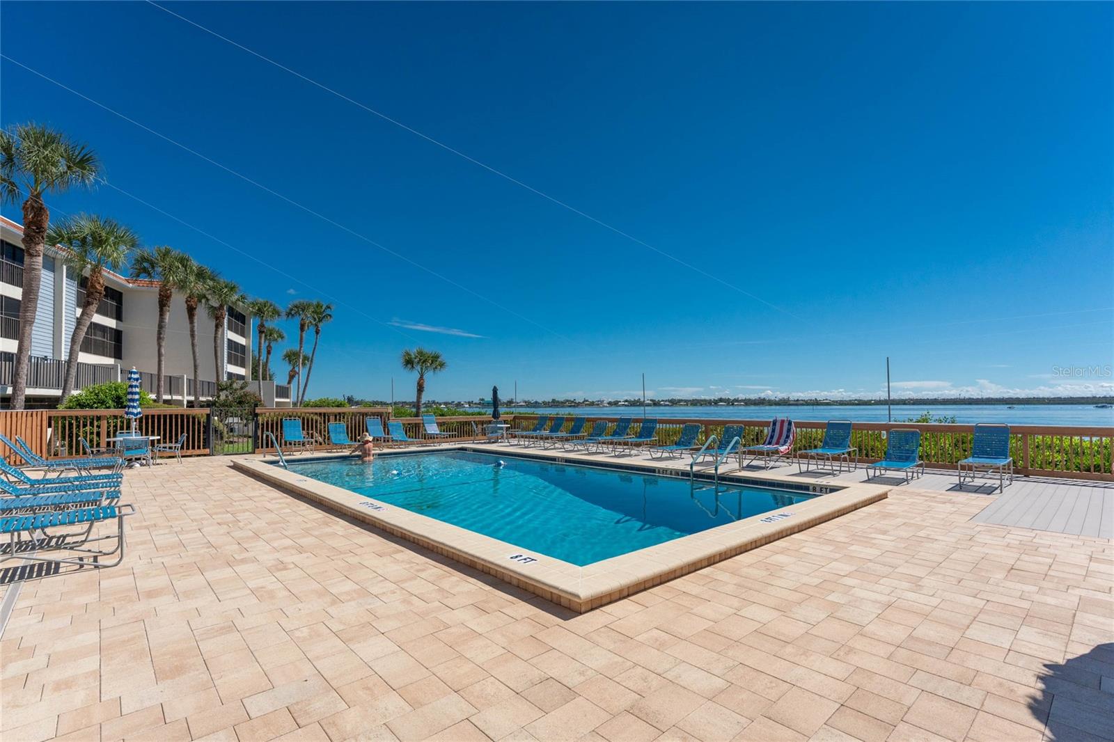 SANDPIPER KEY BLDG 04 - Residential