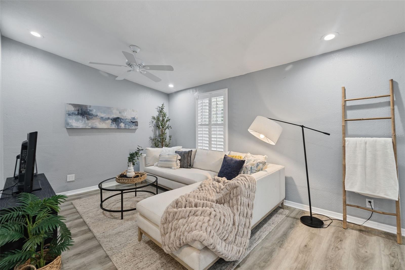 COUNTRY RUN UNIT 1 - Residential