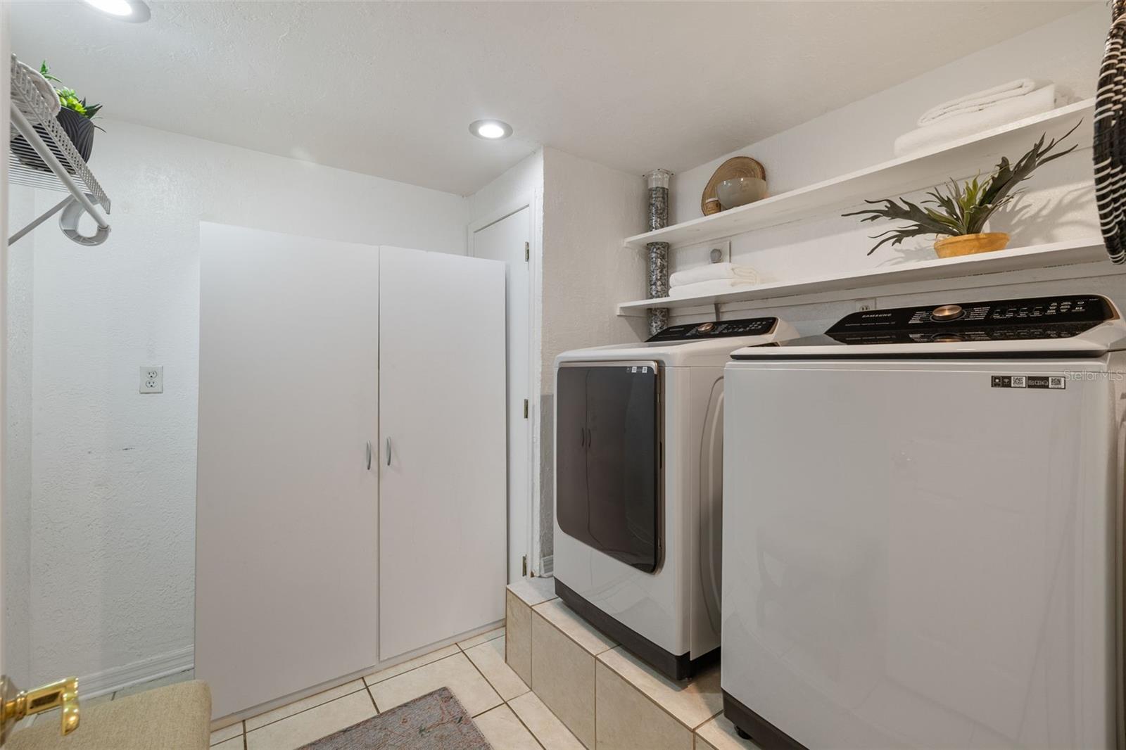 COUNTRY RUN UNIT 1 - Residential