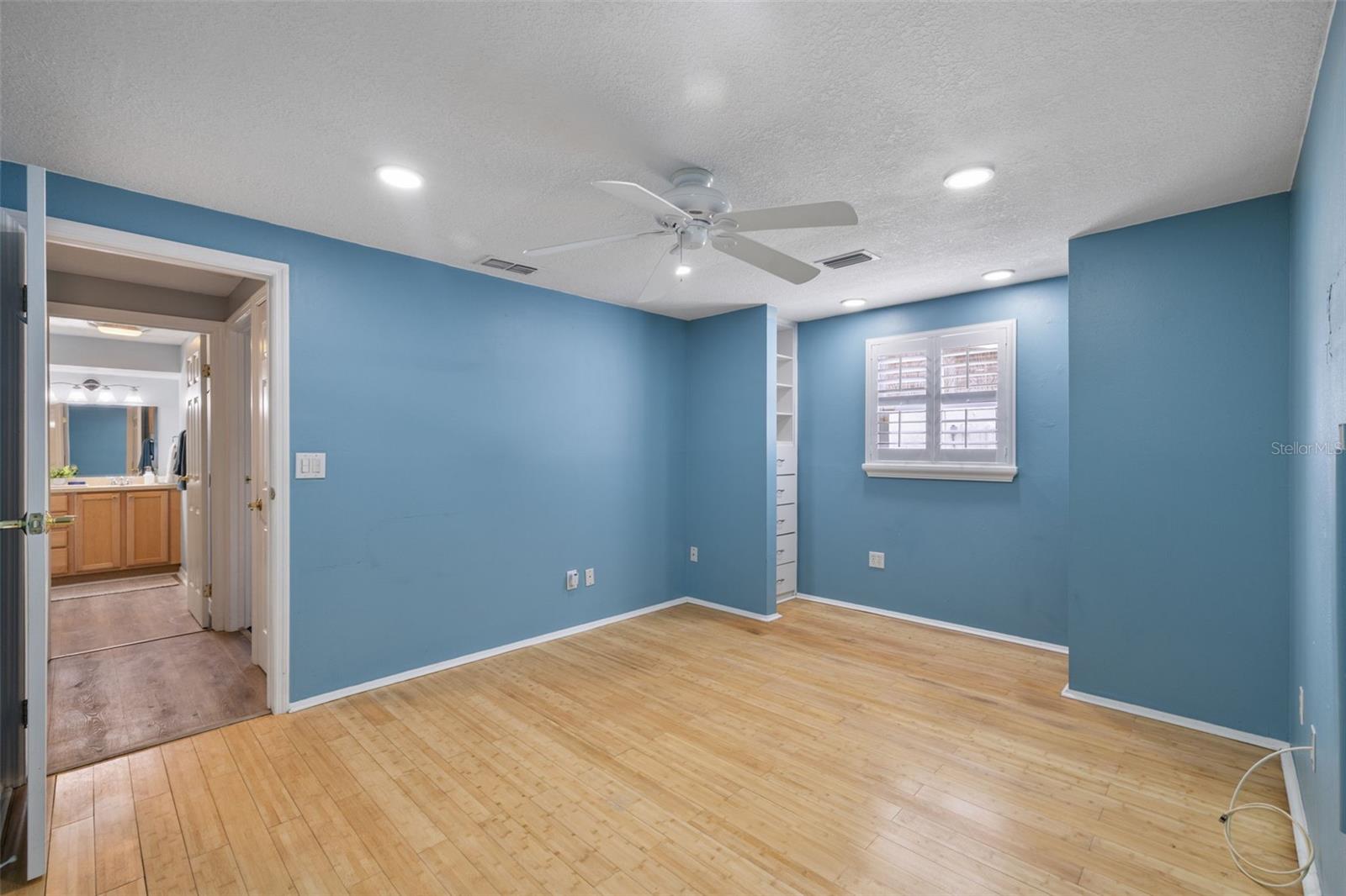 COUNTRY RUN UNIT 1 - Residential