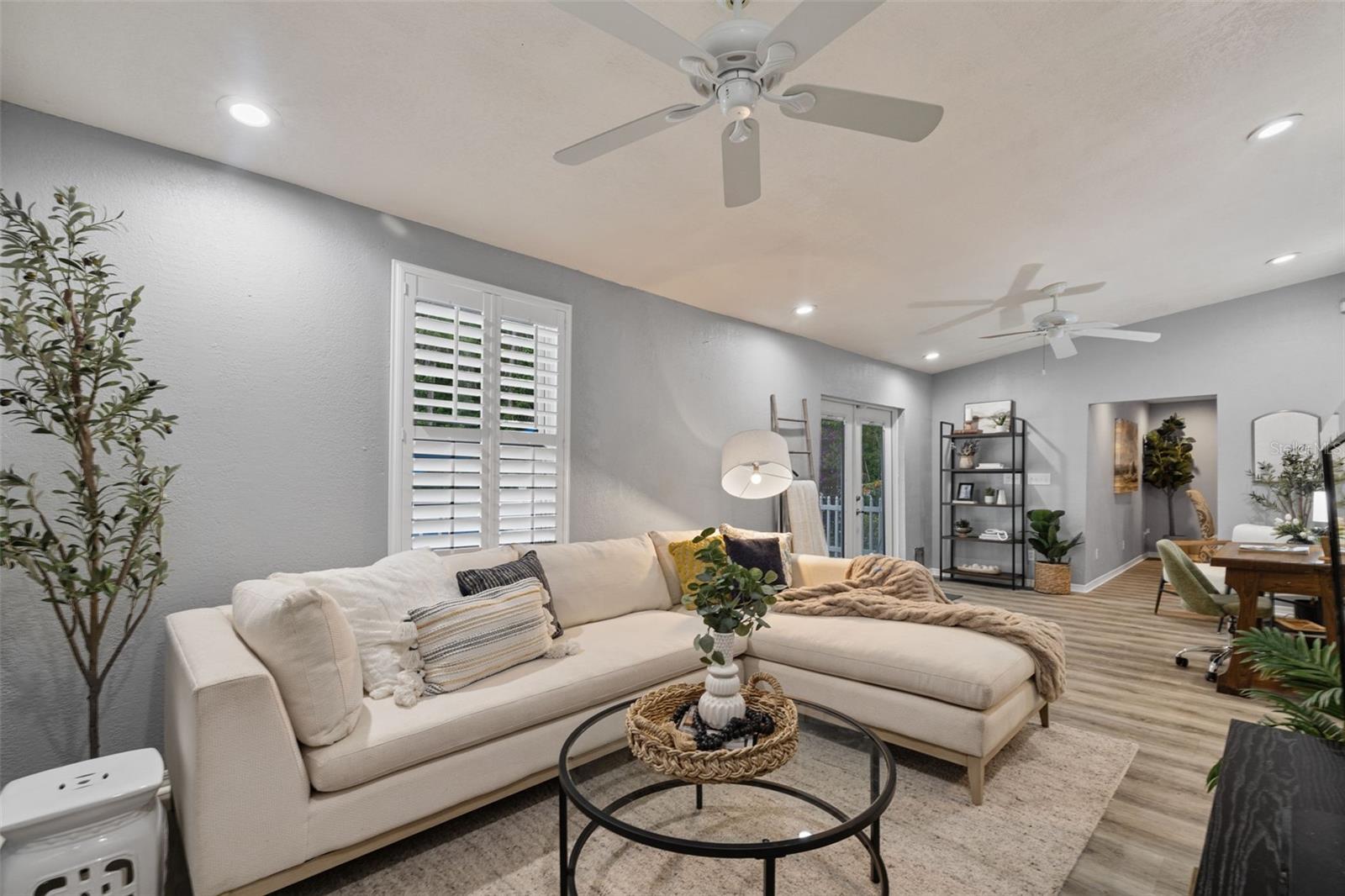 COUNTRY RUN UNIT 1 - Residential