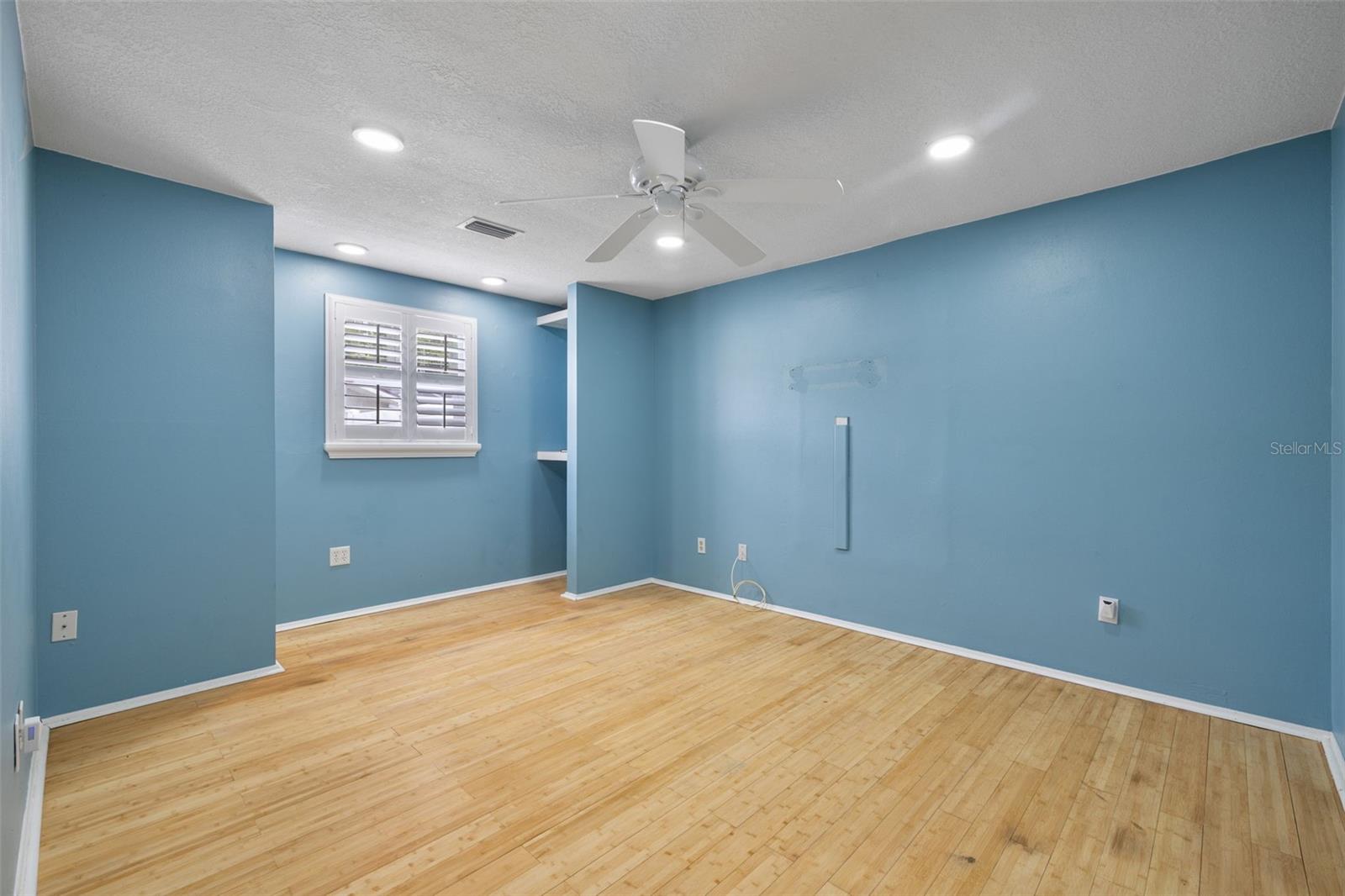 COUNTRY RUN UNIT 1 - Residential