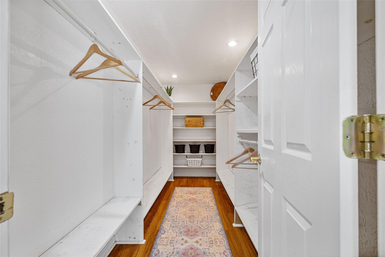 COUNTRY RUN UNIT 1 - Residential