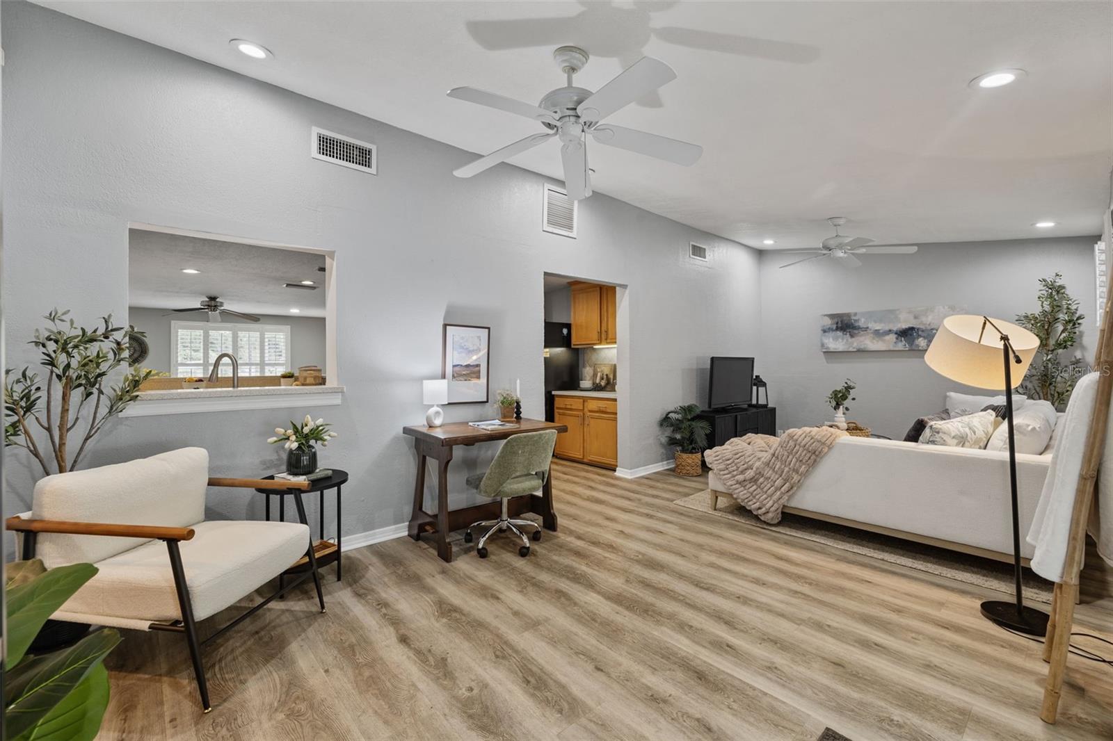 COUNTRY RUN UNIT 1 - Residential