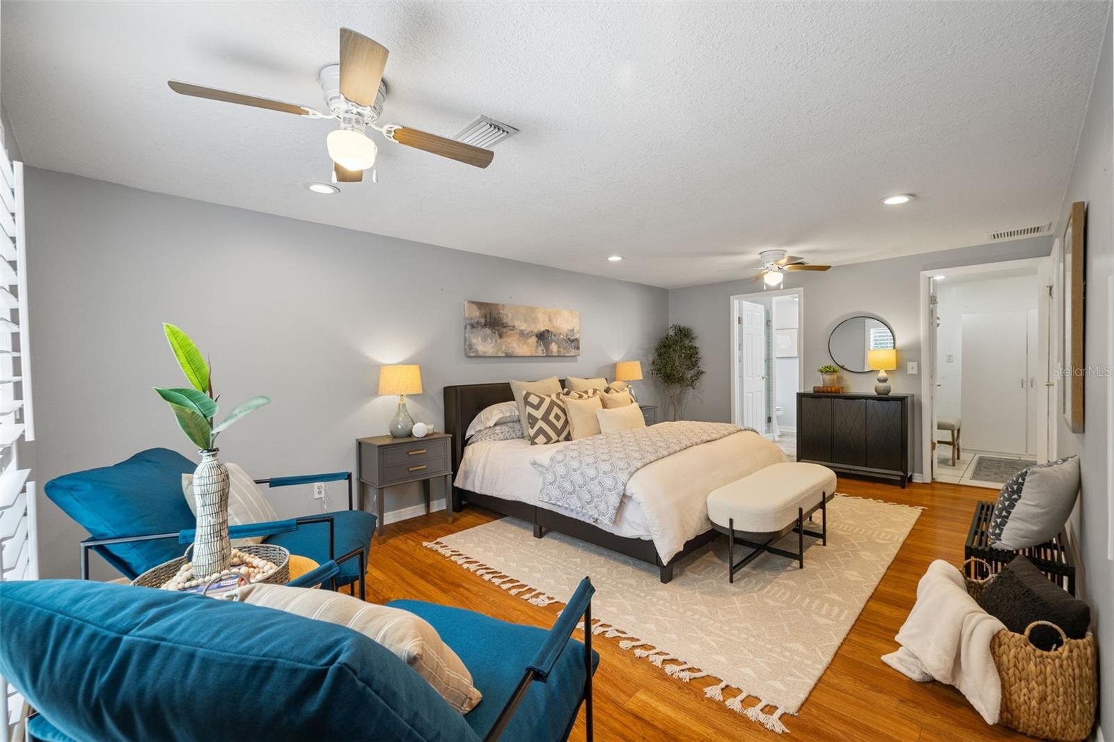 COUNTRY RUN UNIT 1 - Residential